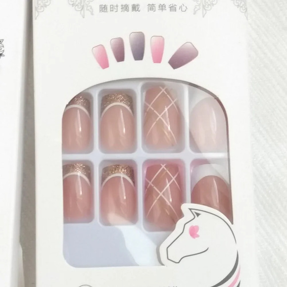 Set of four press on nails NEW - Picture 3 of 5